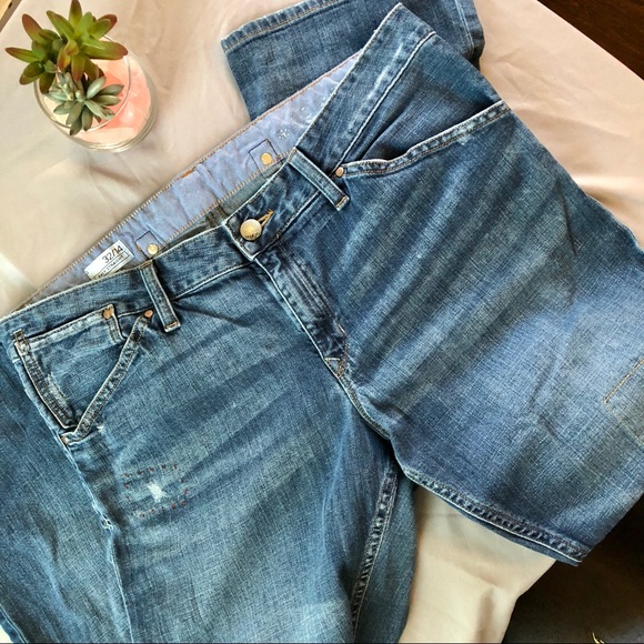 gap at back of jeans